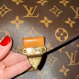 LV Pochette Metis